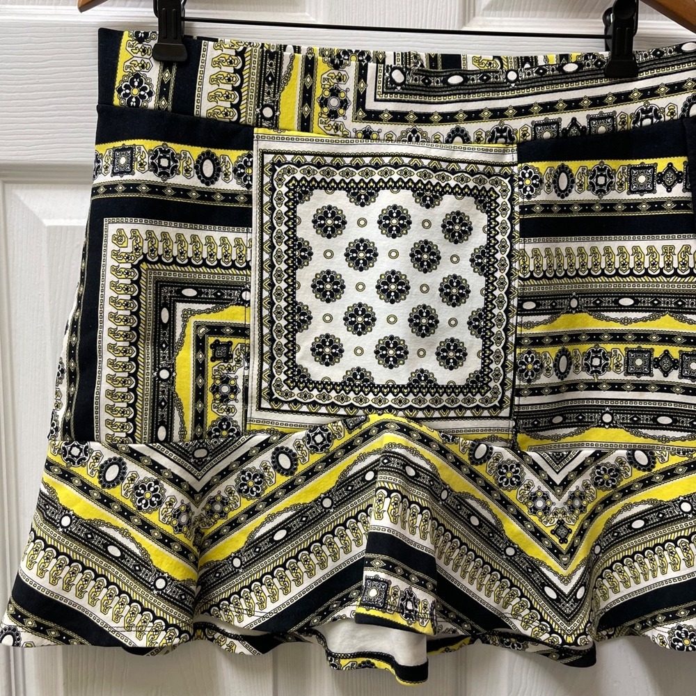 Le Lis Blanc Deux Women's Sz G (Large) Yellow, Black & White Bandana Print Skirt